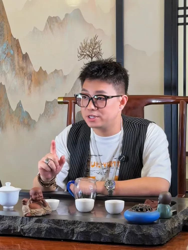 刘向，创始人 · 企业AI内训与业务落地